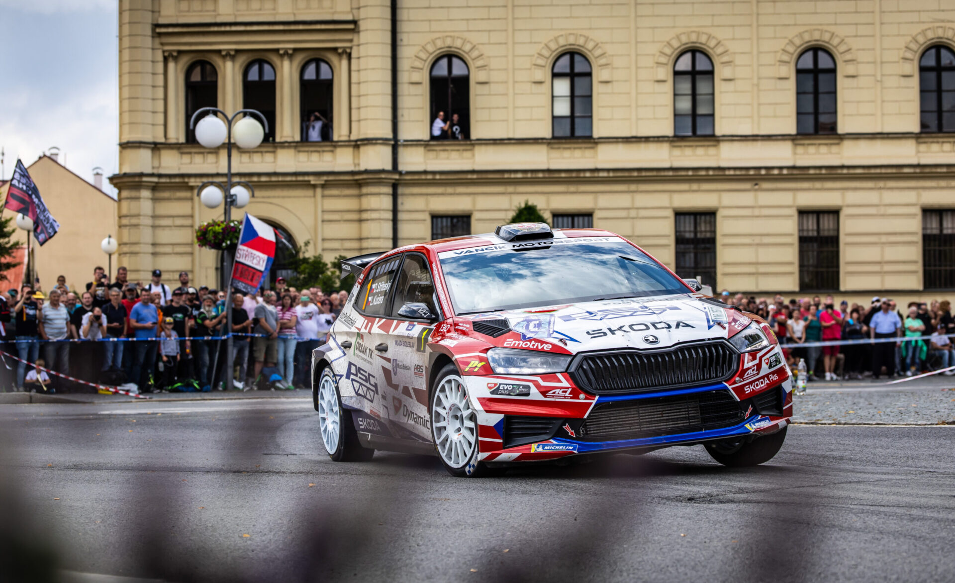 Šest vozů Škoda v TOP10 náročné Bohemia Rally, české mistrovství vstoupilo do své druhé poloviny