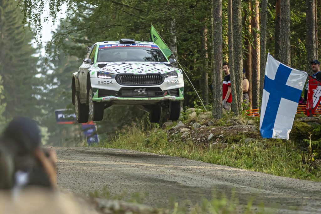 finska-rally-dalsi-podiove-umisteni-ve-wrc2-pro-roberta-virvese-a-jakko-viila-s-vozem-skoda