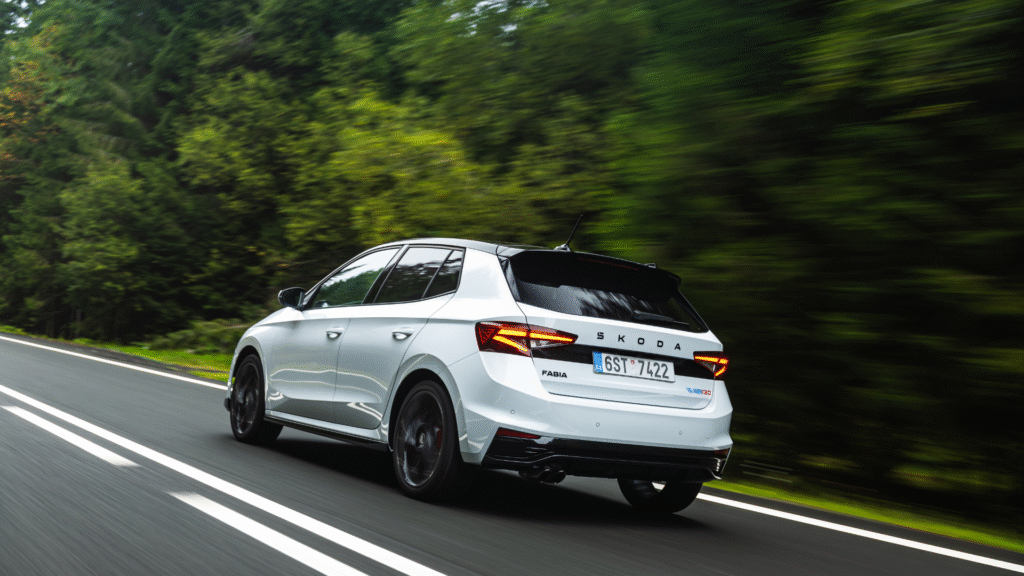 Velkolepá oslava. Fabia 130 je sportovní dárek k narozeninám