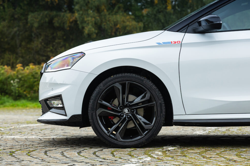 Velkolepá oslava. Fabia 130 je sportovní dárek k narozeninám