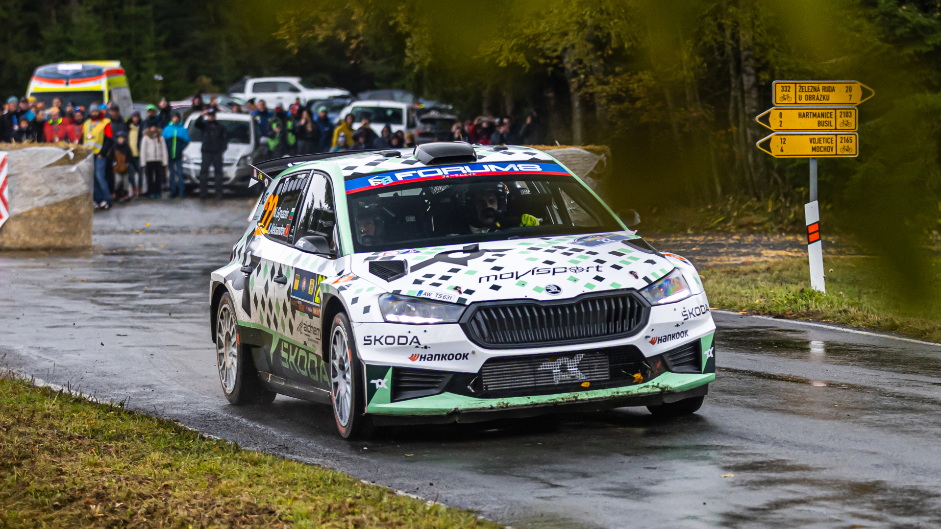 Japonská rally: posádky s vozy Škoda Fabia RS Rally2 budou usilovat o celkové vítězství v kategorii WRC2 Challenger