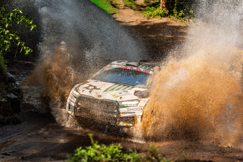 Posádky Škoda na Safari Rally v Keni