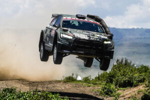 Fabrizio Zaldivar z Paraguaye a jeho italský spolujezdec Marcelo Der Ohannesian (Škoda Fabia RS Rally2 týmu RaceSeven) si na Safari Rally v Keni vybojovali dvě pódiová umístění v řadě.