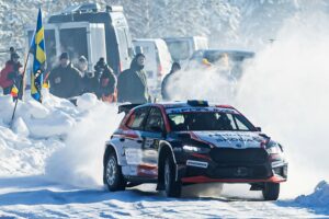Isak Reiersen a jeho spolujezdec Stefan Gustavsson (Škoda Fabia RS Rally2 týmu JC Raceteknik) vyměnili sníh svého rodného Švédska za španělský asfalt.
