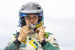 Emil Lindholm z Finska, mistr světa kategorie WRC2 z roku 2022, se vrací do týmu Toksport WRT. Poprvé ve voze Škoda Fabia RS Rally2 jede s brazilským spolujezdcem Gabrielem Moralesem.