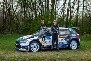 Samohýl Škoda Team čeká letos sedmá sezona v dealerském programu Škoda. Adama Březíka bude nově navigovat Zdeněk Bělák. Zůstává spolupráce s Romanem Krestou, který radí s nastavením vozu.