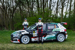 Auto Podbabská Škoda Team nadále sází na osvědčeného Dominika Stříteského, kterého nově naviguje Ondřej Krajča. S technickou podporou společnosti Orsák Rally Sport bude zkušená dvojice zkoušet štěstí i na vybraných asfaltových soutěžích evropského seriálu FIA ERC.