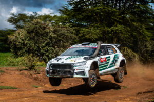 Po vítězství v kategorii WRC2 na Safari Rally v Keni (na snímku) berou Robert Virves a jeho spolujezdec Jakko Viilo (Škoda Fabia RS Rally2 týmu Toksport WRT) tuto rallye především jako trénink.