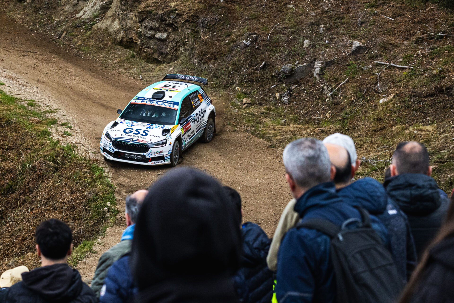 Řecká rally Acropolis: jezdci vozů Škoda Fabia RS Rally2 jsou připraveni na štěrk a&nbsp;vysoké teploty