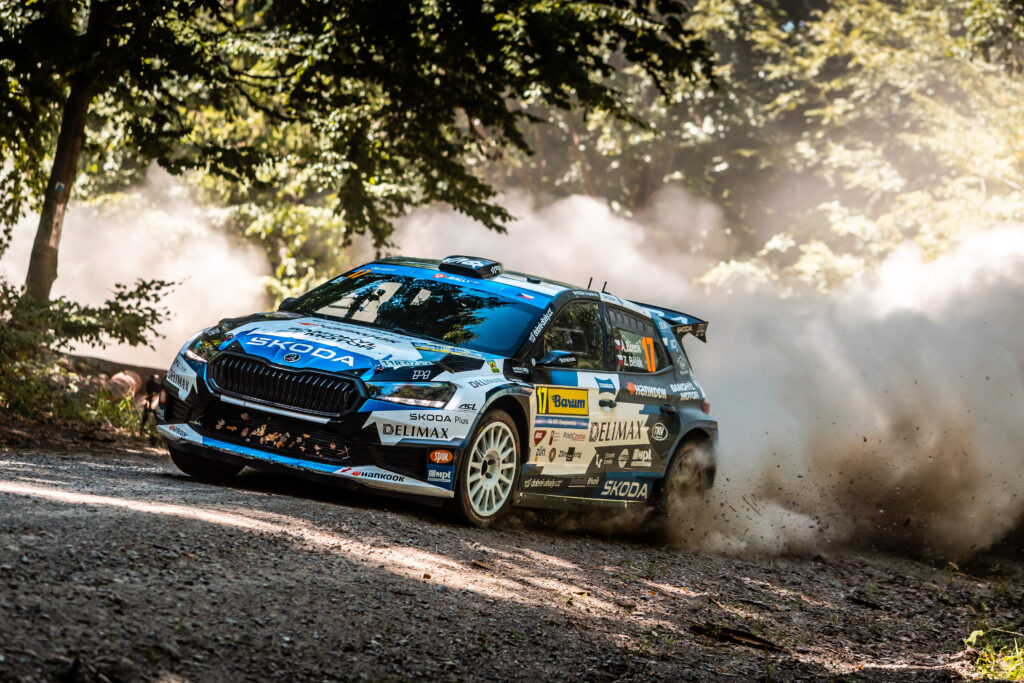 adam-brezik-s-vozem-skoda-fabia-rs-rally2-tymu-samohyl-skoda-vitezem-barum-czech-rally-zlin